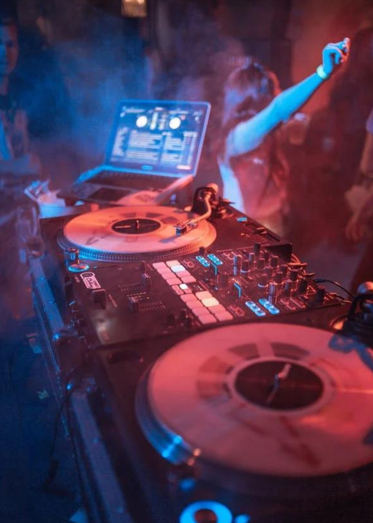 Best Laptop for DJing: Have Your Party Dancing all Night!